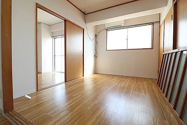 昴ビルの居間写真