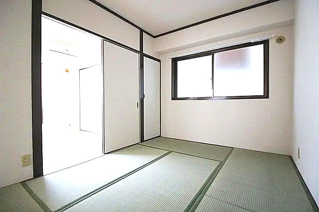 ハイム灘北の居間写真