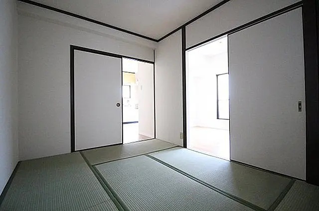ハイム灘北の居間写真