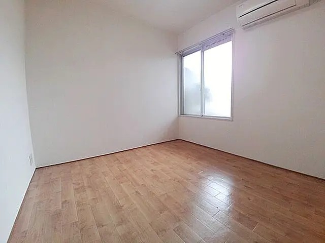 メイプル壱番館の居間写真
