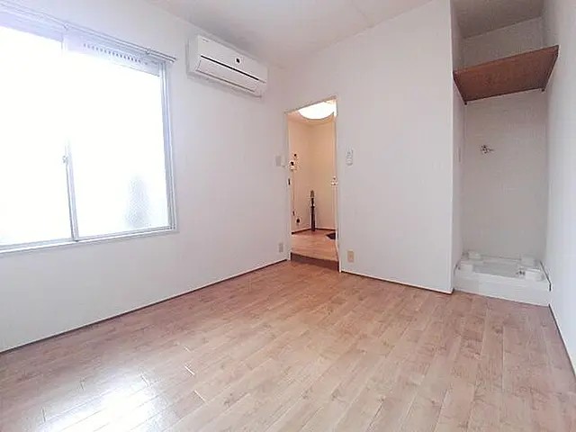 メイプル壱番館の居間写真