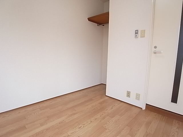 メイプル壱番館の居間写真