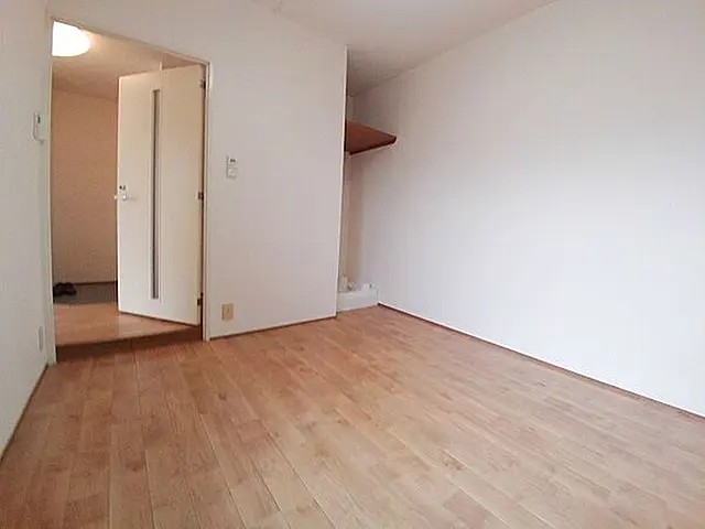 メイプル壱番館の居間写真
