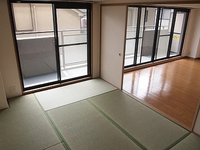 ボンヌール芦屋川の居間写真