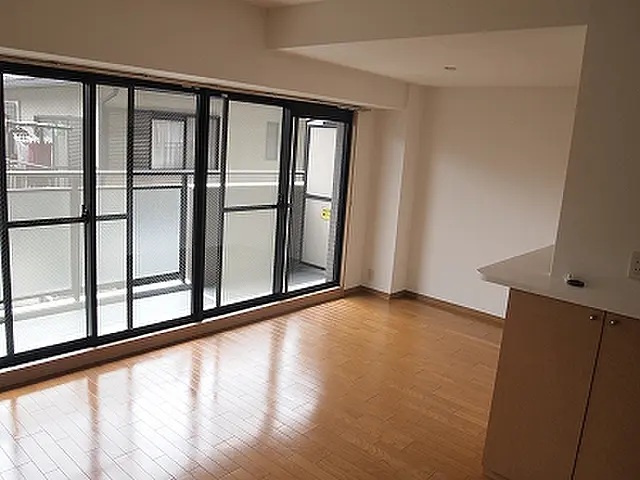 ボンヌール芦屋川の居間写真