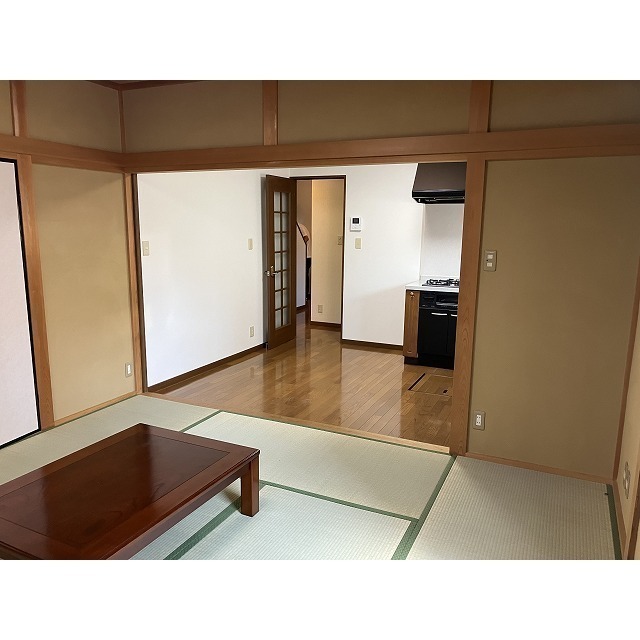 魚崎南町3丁目戸建の居間写真