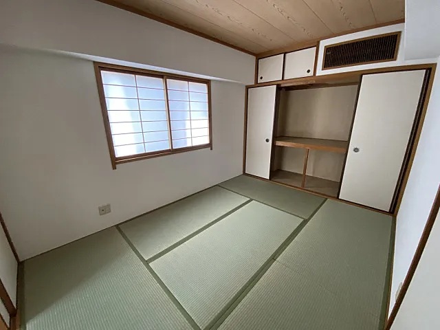 ロイヤルスパークル六甲2の居間写真