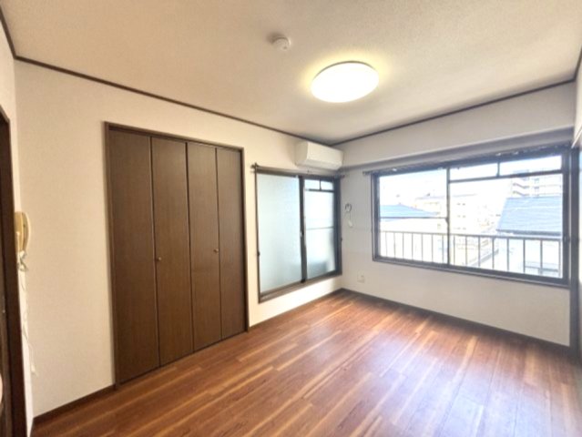 ハイツ片岡の居間写真