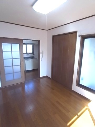 ハイツ片岡の居間写真