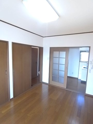 ハイツ片岡の居間写真