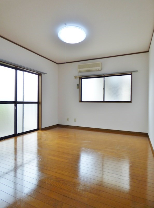 芦屋川ハイツの居間写真