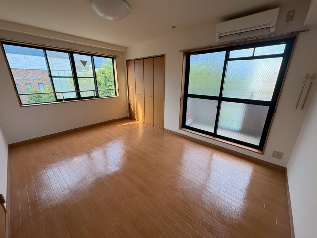 プランドール大原の居間写真