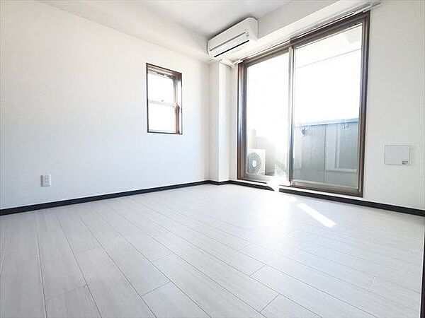 RESIDENCE六甲道の居間写真