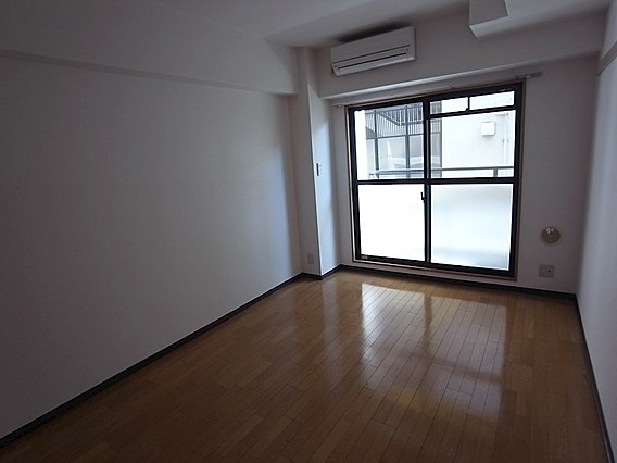 ミリオンベル本山の居間写真