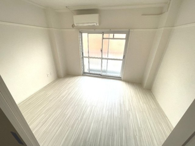 マンションエイトの居間写真