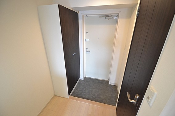 プライムレジデンス神戸県庁前の玄関写真