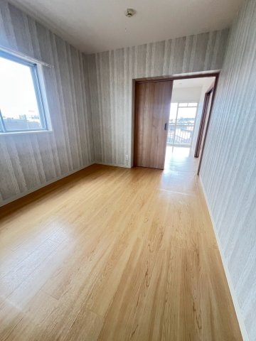 甲子園東行マンションの居間写真