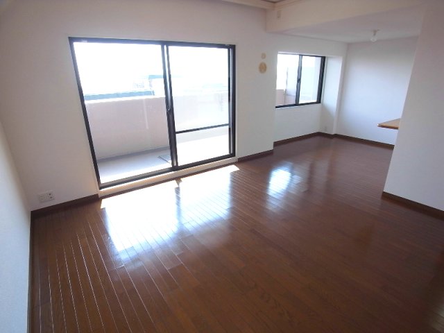 パーク・ハイム神戸熊内町の居間写真