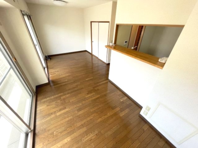 ストリームサイド甲子園の居間写真