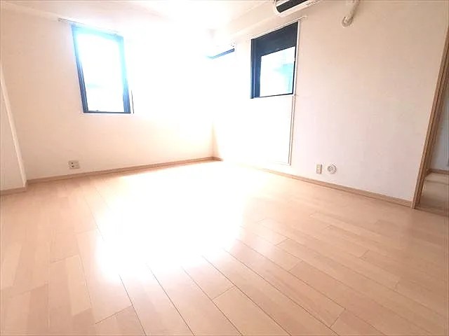 フォルム甲南町の居間写真