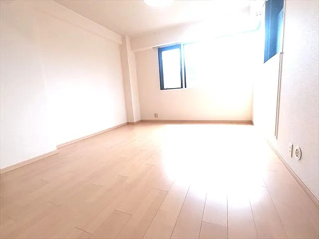 フォルム甲南町の居間写真