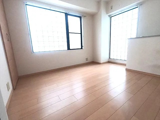 フォルム甲南町の居間写真