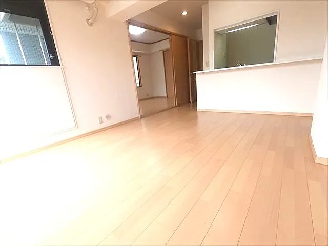 フォルム甲南町の居間写真