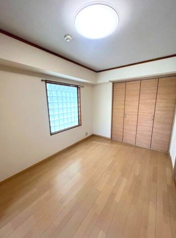 フォルム甲南町の居間写真