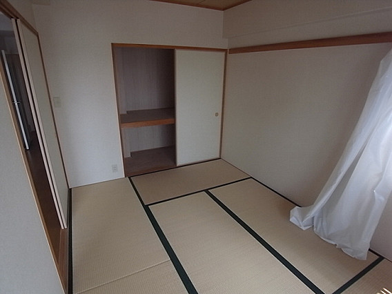 プロスペリテ神戸の居間写真