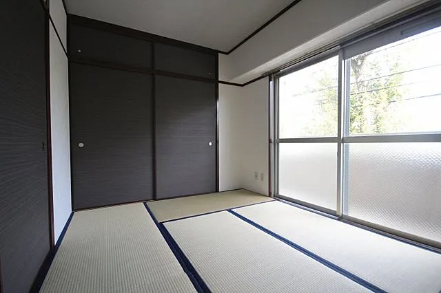 サングリーンハイツの居間写真