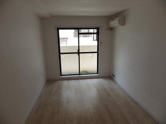 ネオダイキョー芦屋の居間写真