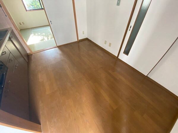 クスチュウ旗塚通の居間写真