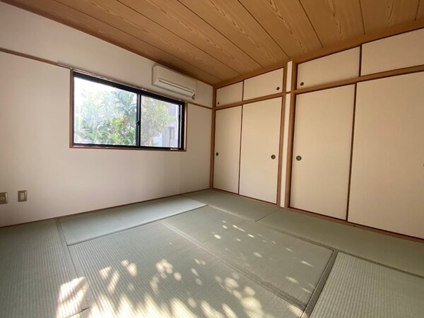 クスチュウ旗塚通の居間写真