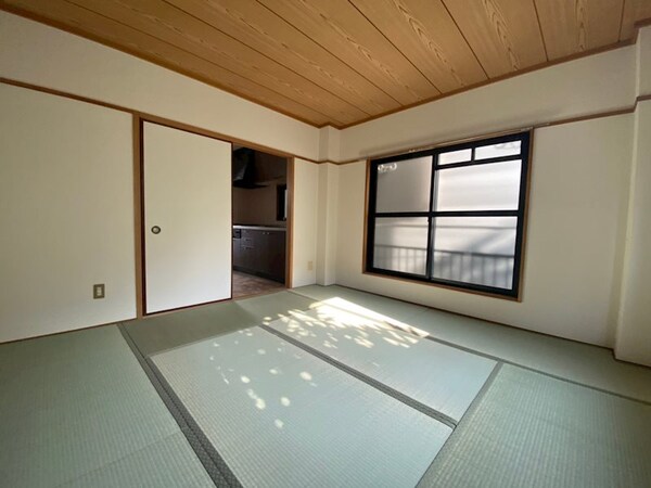 クスチュウ旗塚通の居間写真