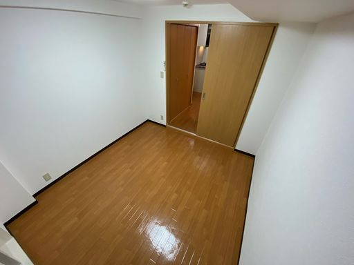 メゾンロージェの居間写真