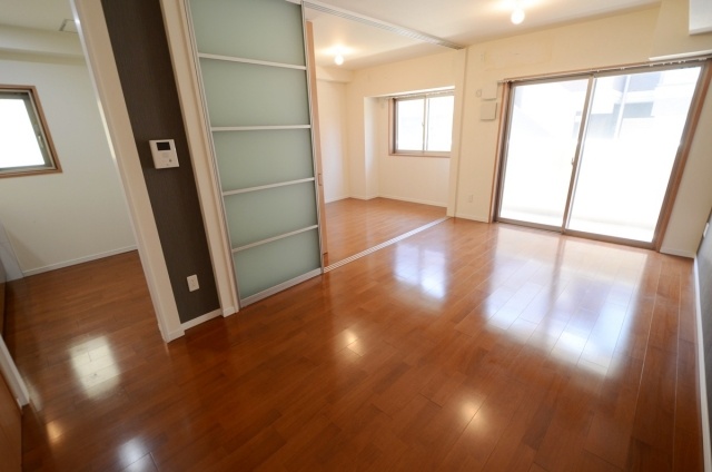 CASA甲子園口Iの居間写真