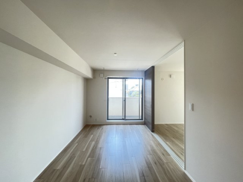 ソレイユ甲子園の居間写真