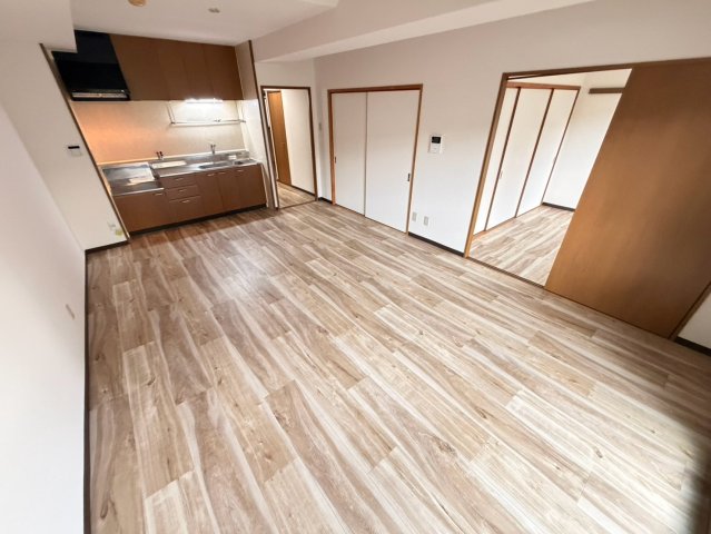 プレミール西宮の居間写真