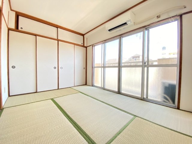 ファミリーマンションの居間写真