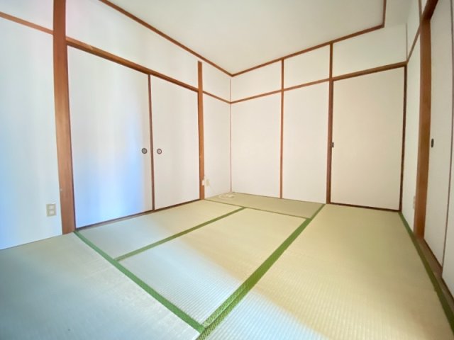 ファミリーマンションの居間写真