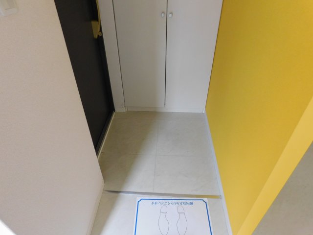シティフラット灘の玄関写真