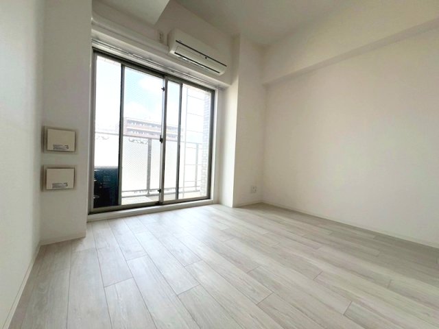 エスリード神戸三宮ラグジェの居間写真