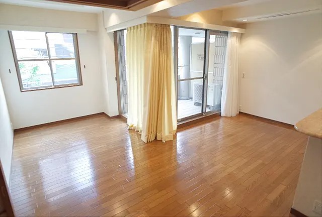 セレッソコート芦屋大原の居間写真