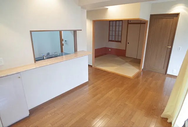 セレッソコート芦屋大原の居間写真