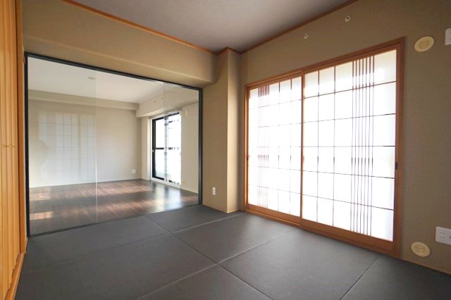 グレース甲陽園の居間写真