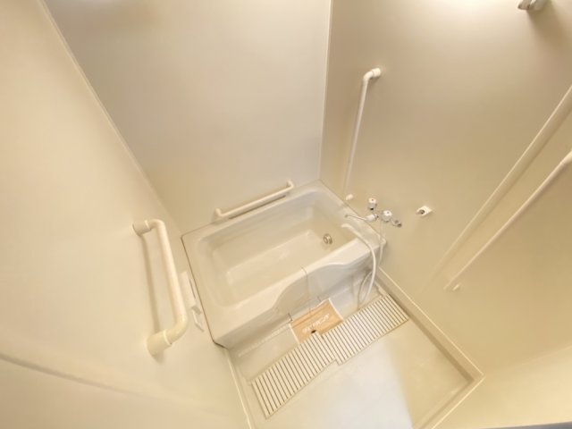 クリスタルの風呂写真
