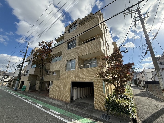 九輪邸