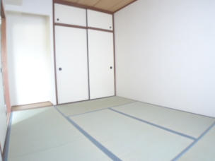 カワベ住吉川338ビルの居間写真