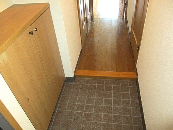 アミーグランコート三宮の玄関写真