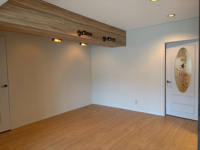 スターハイツ住吉川の居間写真